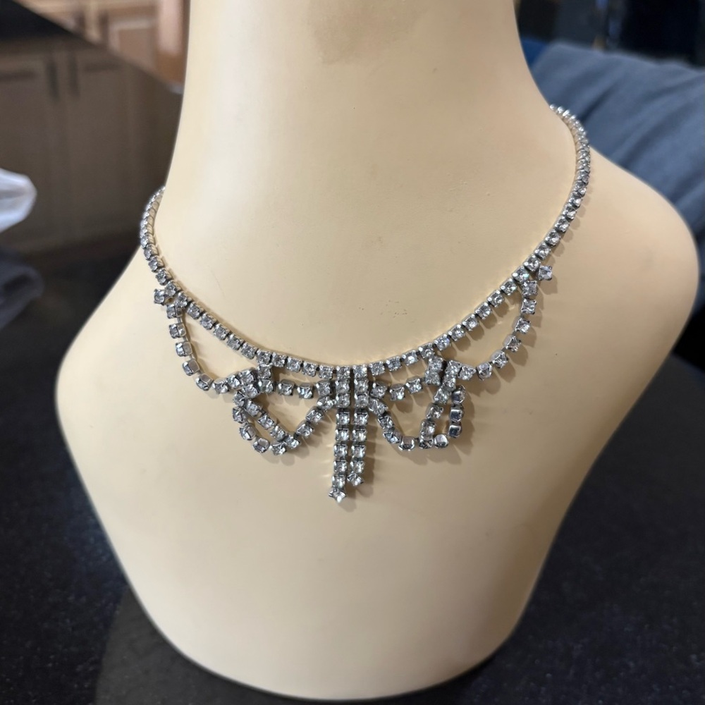 Rhinestone bow necklace